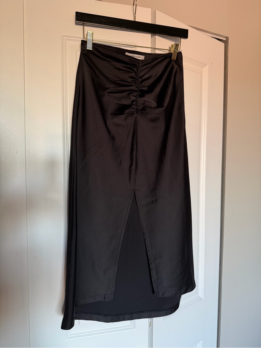 Abercrombie & Fitch Black Satin Ruched Front Slit Midi Skirt – Size S